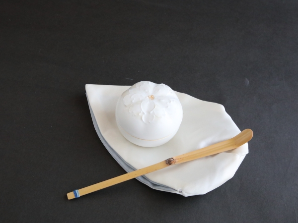砂糖衣の 雪結晶碗 お茶箱の紹介画像